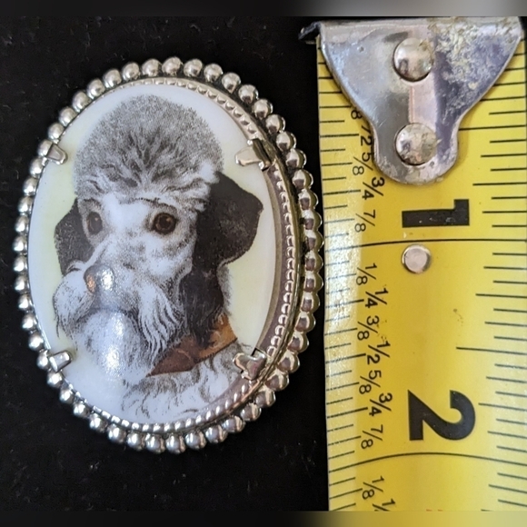 Pre-owned ceramic cameo style poodle brooch, T2MISB2A - Picture 3 of 3